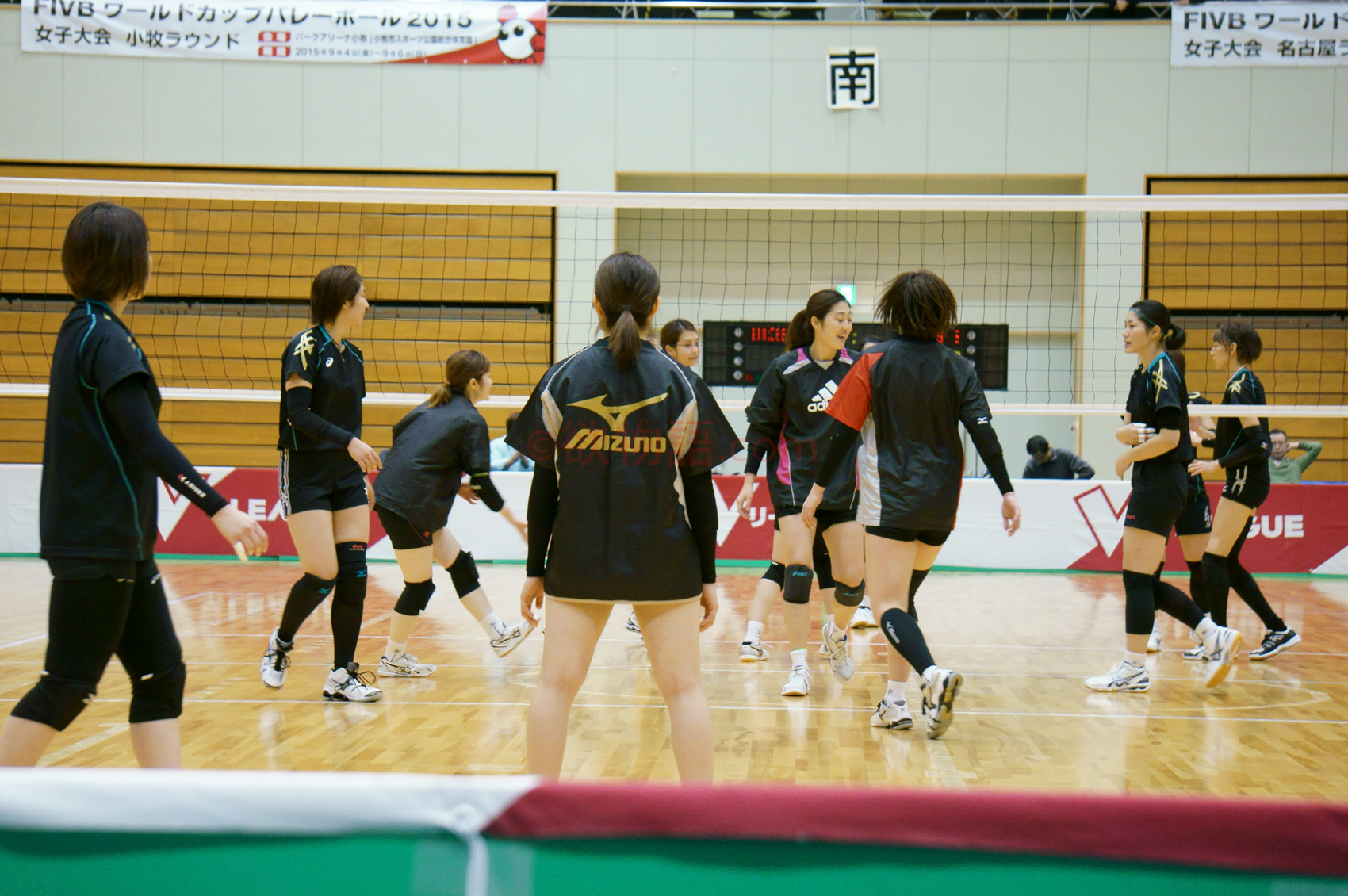 ≪女子バレー≫KUROBE対GSS　１（試合前のチーム練習「ジャージ」）